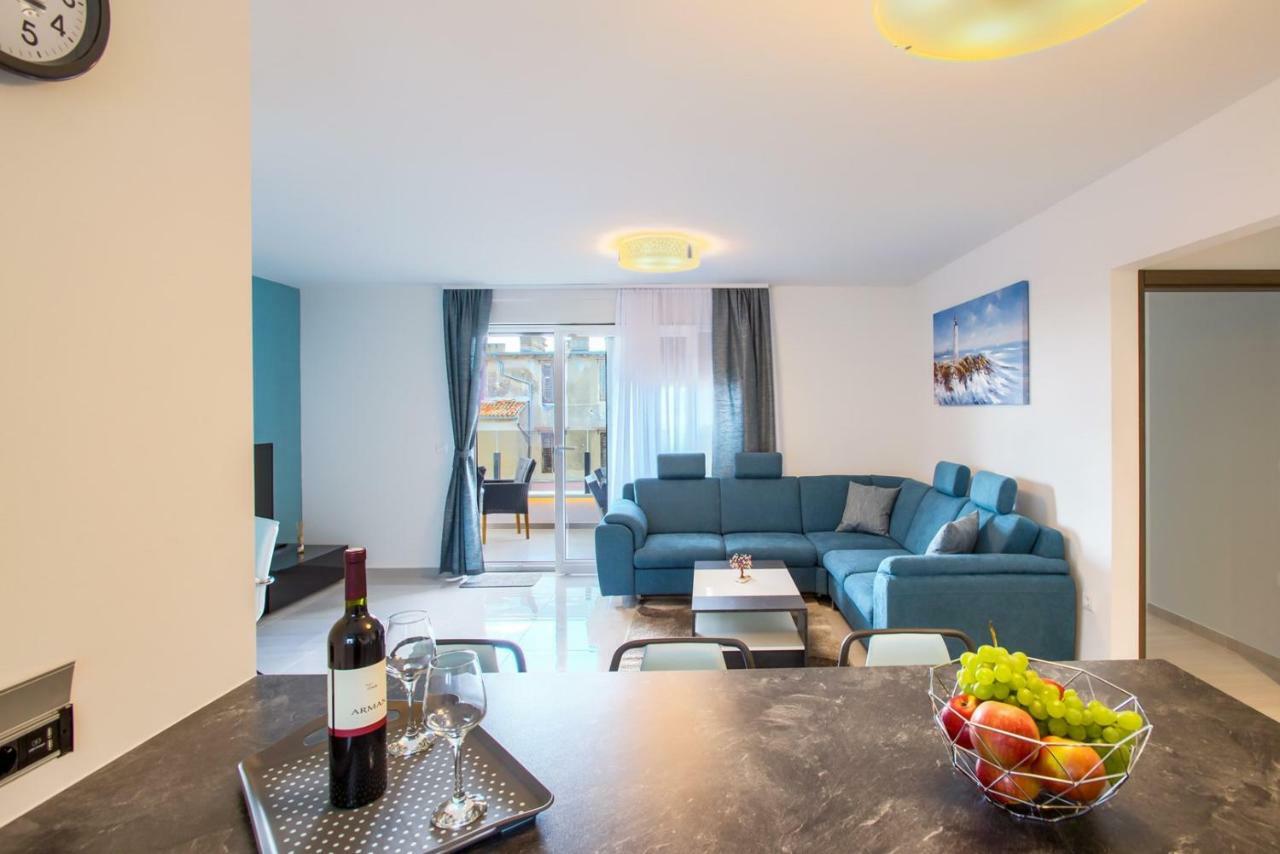 Apartment N *